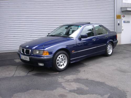 BMW 320i プラスパッケージ 後期モデル 純正本革仕様 2000cc